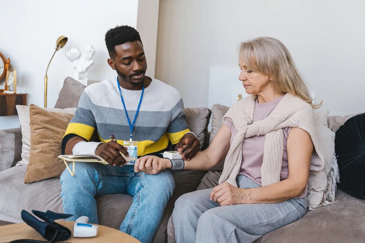 Imagem de capa de Home Care Enfermagem: O Que Inclui o Serviço