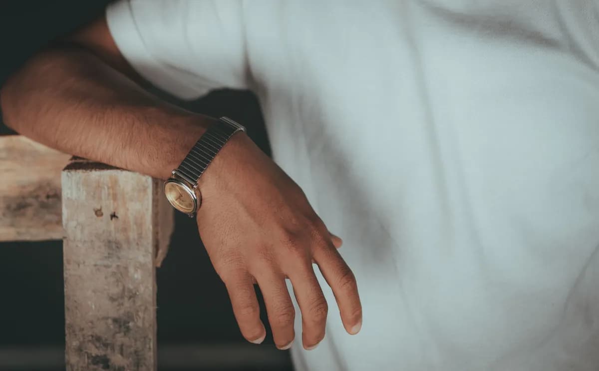 Imagem de capa de Pulseira de Emergência para Idosos: Vale a Pena?